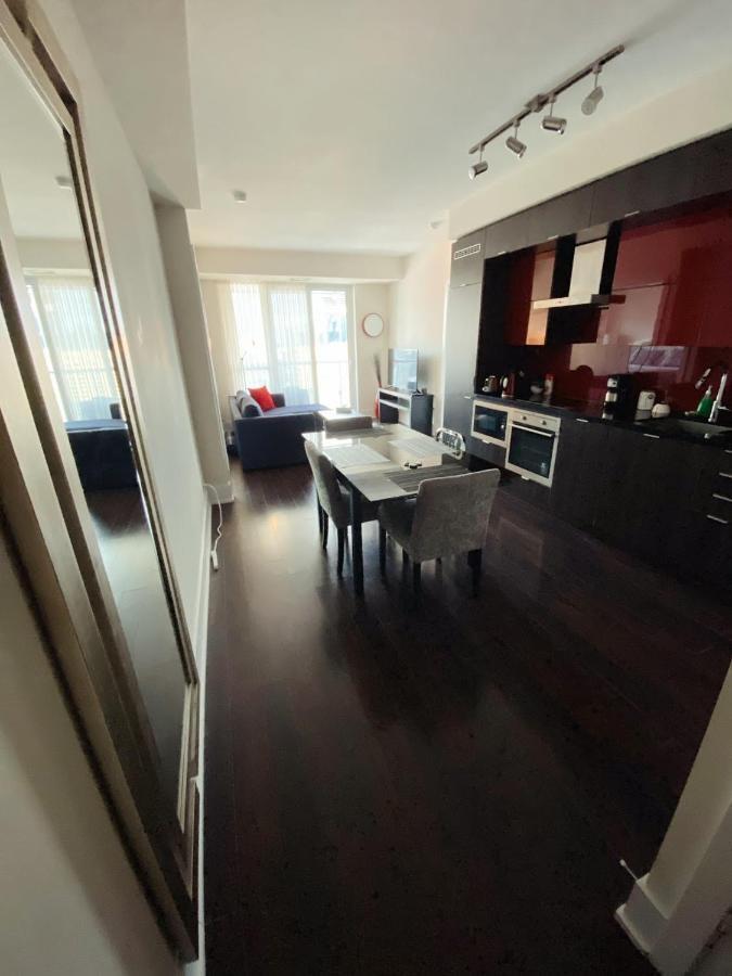 Luxury Condo On Cn Tower Toronto Exterior foto